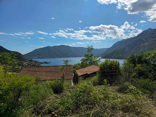 Grundstück mit Panoramablick auf das Meer in Risan, Montenegro — 910 m² — photo 5